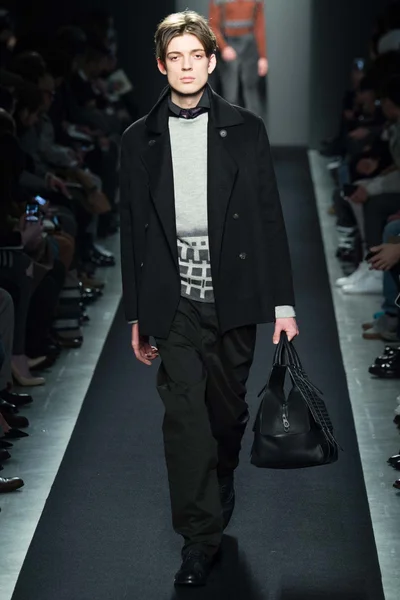 Look 32